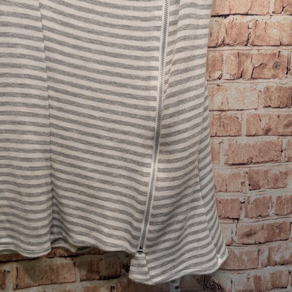 Vanity Asymmetrical zip Front Sleeveless Top Size Small - Picture 7 of 10